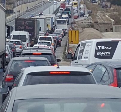 Kolona gjithandej nëpër Prishtinë, ndonëse ditë vikendi!