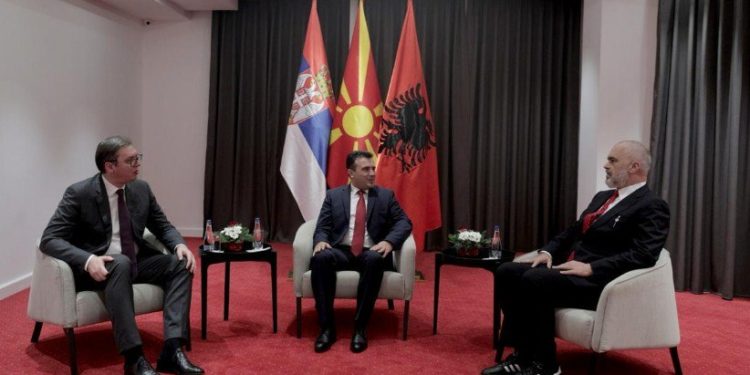 Zaev, Rama dhe Vuçiq kanë filluar takimin në Ohër