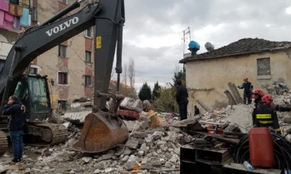 Nxirret viktima e 50-të nga rrënojat