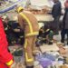 Gruaja nxirret e gjallë ndërsa burri i saj i vdekur