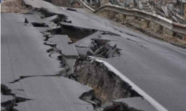 Tërmeti e çan 1 kilometër tokë në Shijak (video)