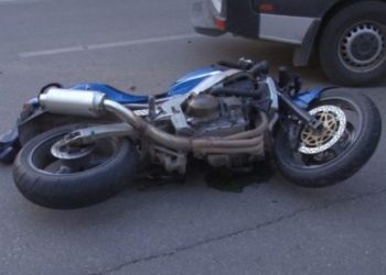 Hajnat ja vjedhin motoçikletën