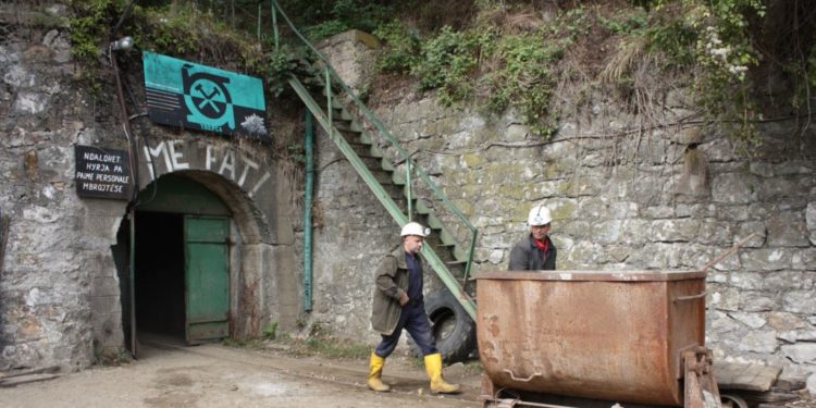 Minatorët e “Trepçës” i bien pishman, e ndërpresin grevën