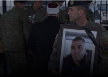 Skandali i QKU-së me veteranin e UÇK-së: Dorën e këputur e “harruan” në frigorifer, viktima u varros pa gjymtyrë