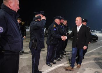 Haradinaj i viziton policët në Merdare