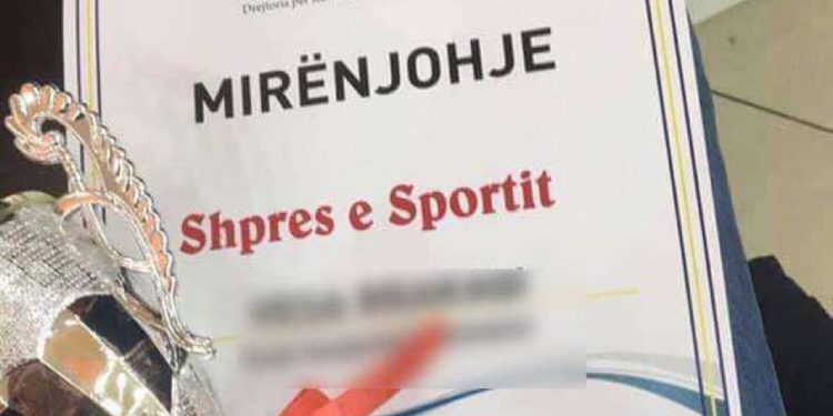Komuna e Suharekës ndan mirënjohje me gabime drejtshkrimore bazike