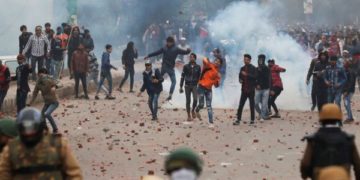 Qindra të arrestuar në protestat në Indi