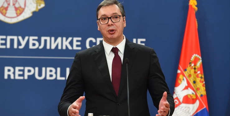 Vuçiq, i kërkon paqe Haradinajt