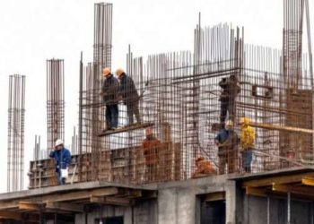 Suharekë: Bie nga ndërtesa, punëtori