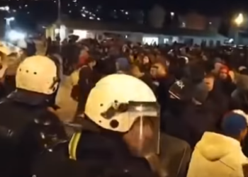 Radikalizohen serbët në Mal të Zi, sulmojnë policinë