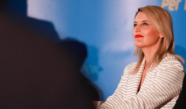 Mbi 28 mijë euro për hotele e dreka i shpenzoi  ministrja  Dhurata Hoxhaqë