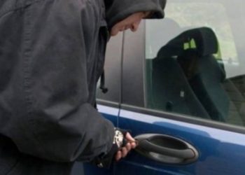 Mërgimtarit i vidhen paratë dhe dokumentet