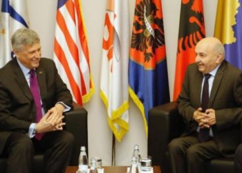 Mustafa takohet me ambasadorin amerikan, Philip Kosnett