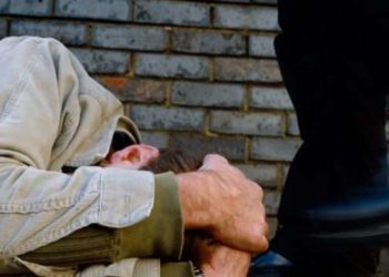 Gjakovë: Rrehen babë e djalë, njëri përfundon në spital