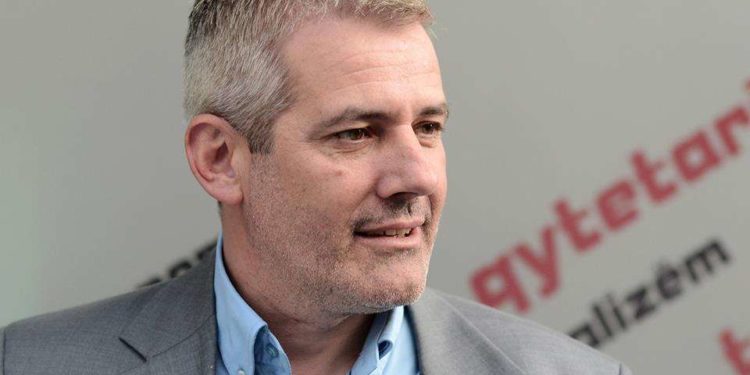 Xhelal Sveçla i VV-së “gu për gu” më Marko Gjuriqin ( foto)