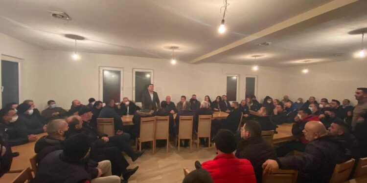 Bekë Berisha, nuk ndalet: Ja merr elektoratin PDK-së, LDK-së e VV-së ( foto )
