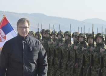 Vuçiqi e mobilizon ushtrinë për Kosovën