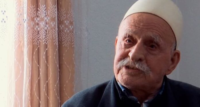 91-vjeçari nga Suhareka që ka lexuar qindra libra, pa asnjë ditë shkollë ( video )