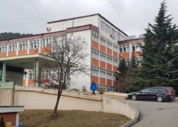 Në Spitalin e Pejës po trajtohen 71 pacientë më COVID-19, 11 janë në gjendje të rëndë