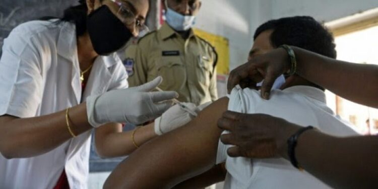 Ekspertët: Pa qasje të barabartë në vaksinim, pandemia nuk merr fund