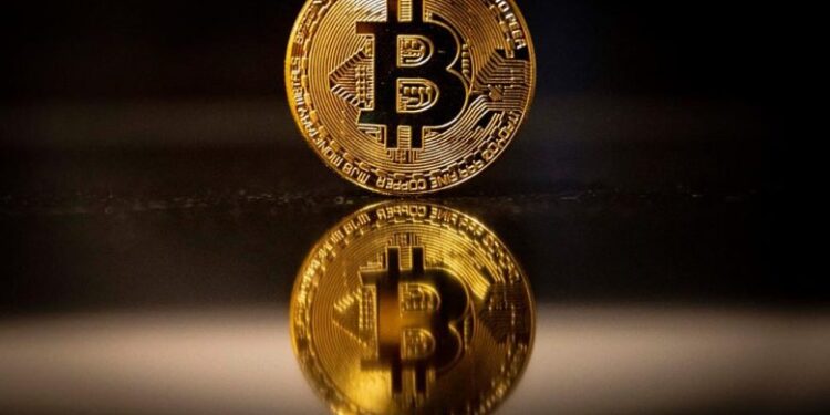 Bitcoin me një tjetër rekord, vlera e kriptovalutës arrin në 57 mijë dollarë