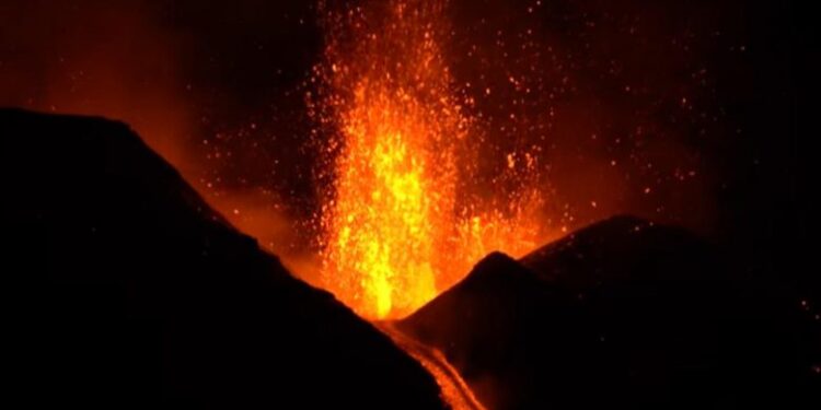 Etna sërish nxjerr llavën, një shpërthim i tillë i vullkanit nuk është parë prej dekadave