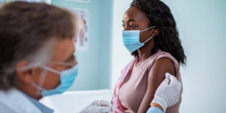 Vaksinat kundër COVID 19 janë tejet të sigurta, vlerësojnë ekspertët