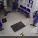 Pamje: Lopa futet në spital, sulmon pacientët (video)