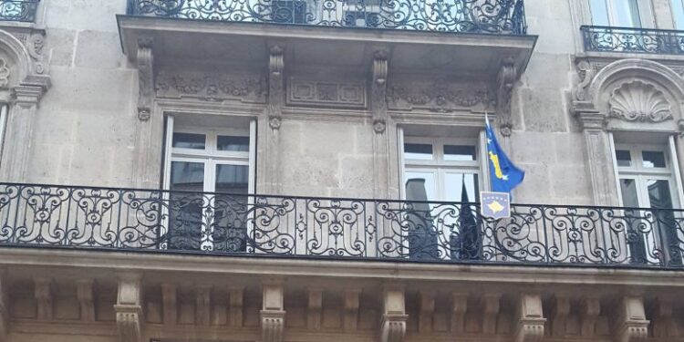 Ambasada e Kosovës në Paris ka një njoftim për qytetarët