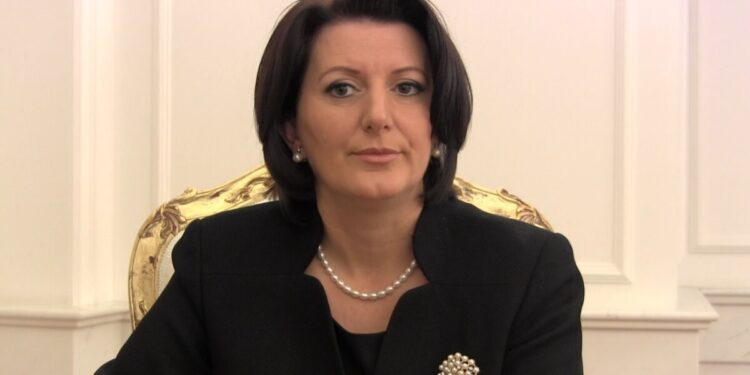 Jahjaga: E tronditur nga pamjet e tmerrshme të sulmit ndaj gazetarit Duriqi