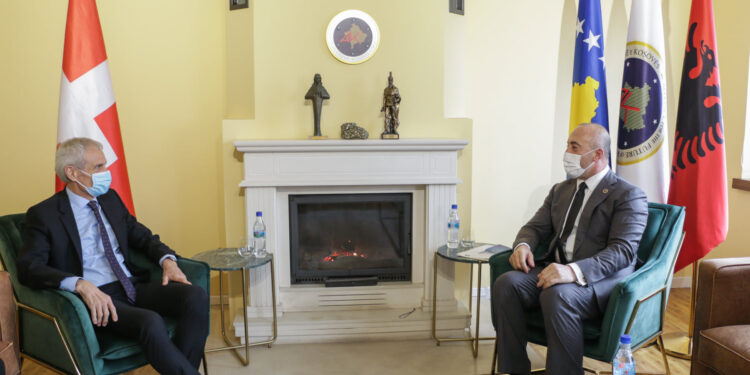 Haradinaj takohet me ambasadorin e Zvicrës Thomas Kolly