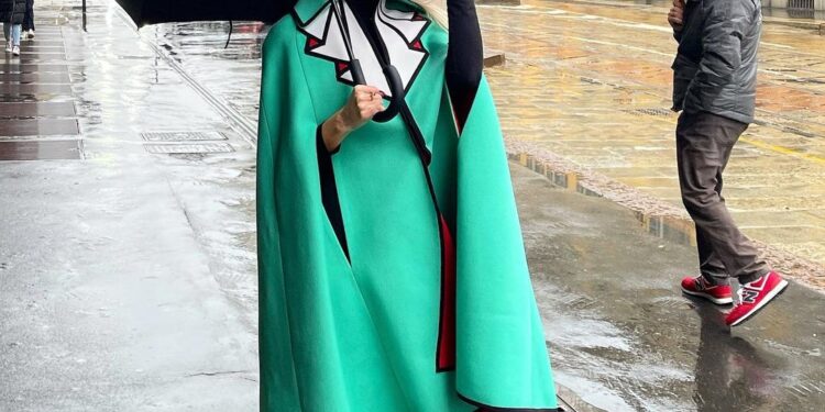 Marina publikon foto nga Milano, ndjekësit kapin detajin interesant