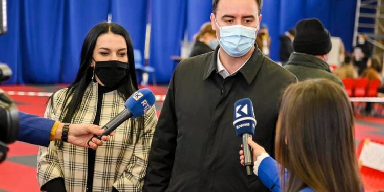 Ja si dukej gruaja e Glauk Konjufcës gjatë votimit