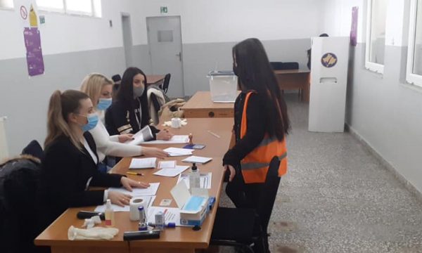 Votojnë edhe të burgosurit