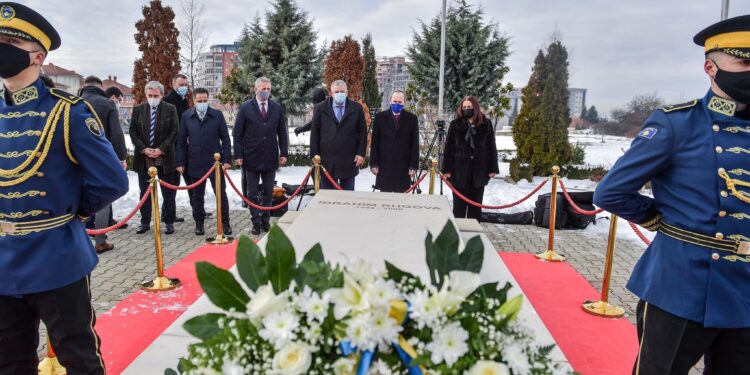 Hoti: Presidenti Rugova ishte ati themeltar i Kosovës