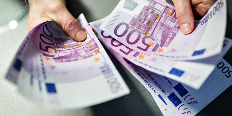 Tendenca për të blerë me para të falsifikuara, 1500 euro të konfiskuara vetëm dje nga Policia