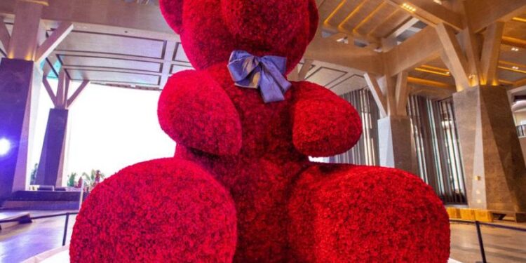 Ariu i bërë nga 48 mijë trëndafila të gjallë thyen rekord në Guinness