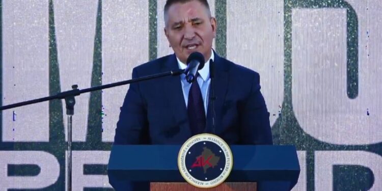 Porosia e Lekajt për Shën Valentin: Mos dashuroni askënd pos AAK-së