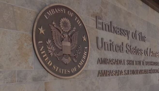 Ambasada amerikane: Në këtë ditë të Shën Valentinit tregoni dashuri për vendin dhe familjen, e ardhmja e Kosovës është në duart tuaja