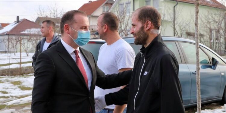 Fidan Gashi i lënduari nga shpërthimi në Ferizaj, kthehet i shëruar nga Austria