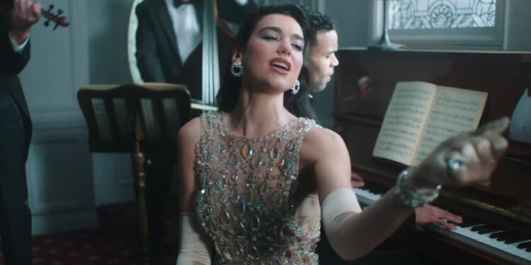 Dua Lipa publikon këngën e re “We’re good”, shfaqet tejet e veçantë