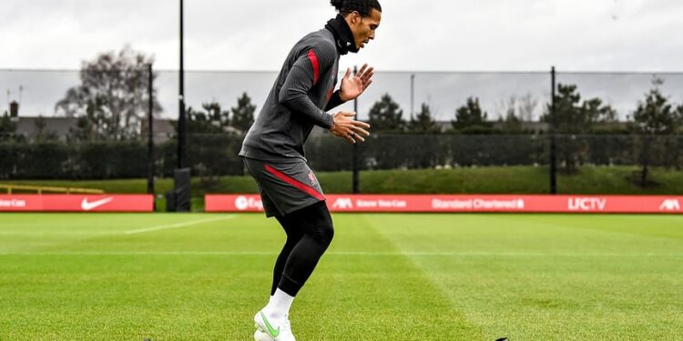 Liverpool jep të rejat e fundit mbi Van Dijk