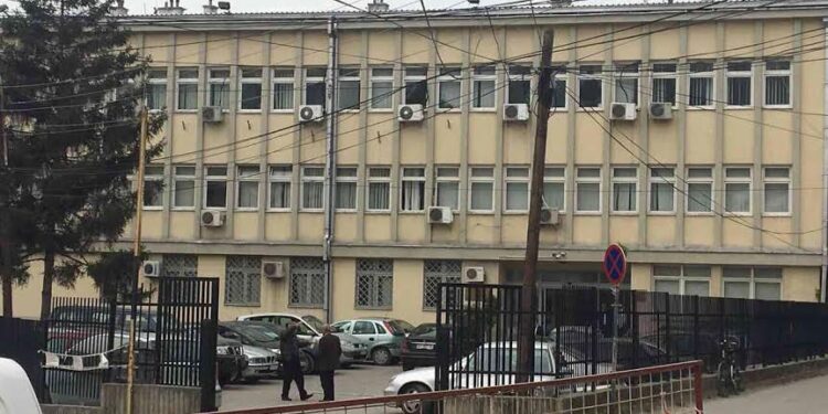 Theu lokalin në Prizren dhe vodhi para e gjësende të tjera, ky është vendimi i gjykatës për të dyshuarin