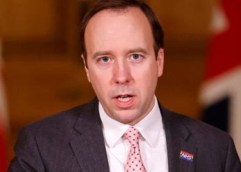 Mbretëria e Bashkuar mund të jetojë me COVID-19, sikurse me gripin e zakonshëm – potencon sekretari britanik i Shëndetësisë