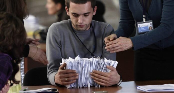 Përmbyllet vlerësimi i votave nga diaspora, refuzohen mbi 20 mijë zarfe