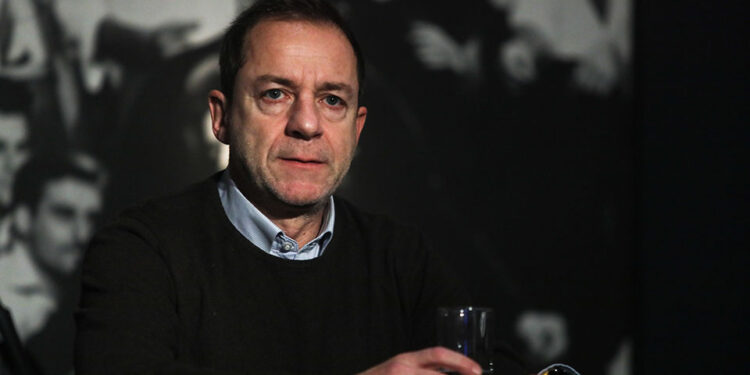 Skandal në Greqi: Ish-drejtori i Teatrit Kombëtar abuzoi seksualisht edhe me djem shqiptar