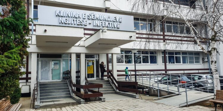 Vdesin edhe dy pacientë me COVID-19 në Klinikën Infektive, njëri 41-vjeçar