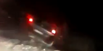 Aksident në Podujevë, vetura del nga rruga – rrotullohet