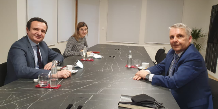 ​Ambasadori gjerman uron Kurtin për fitoren, ia përmend sfidat me të cilat do të përballet