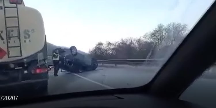 Lëndohen dy persona nga vetërrotullimi i veturës në Vranidoll